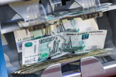 Россияне массово выражают недовольство по поводу низких зарплат и усталости в условиях экономических трудностей